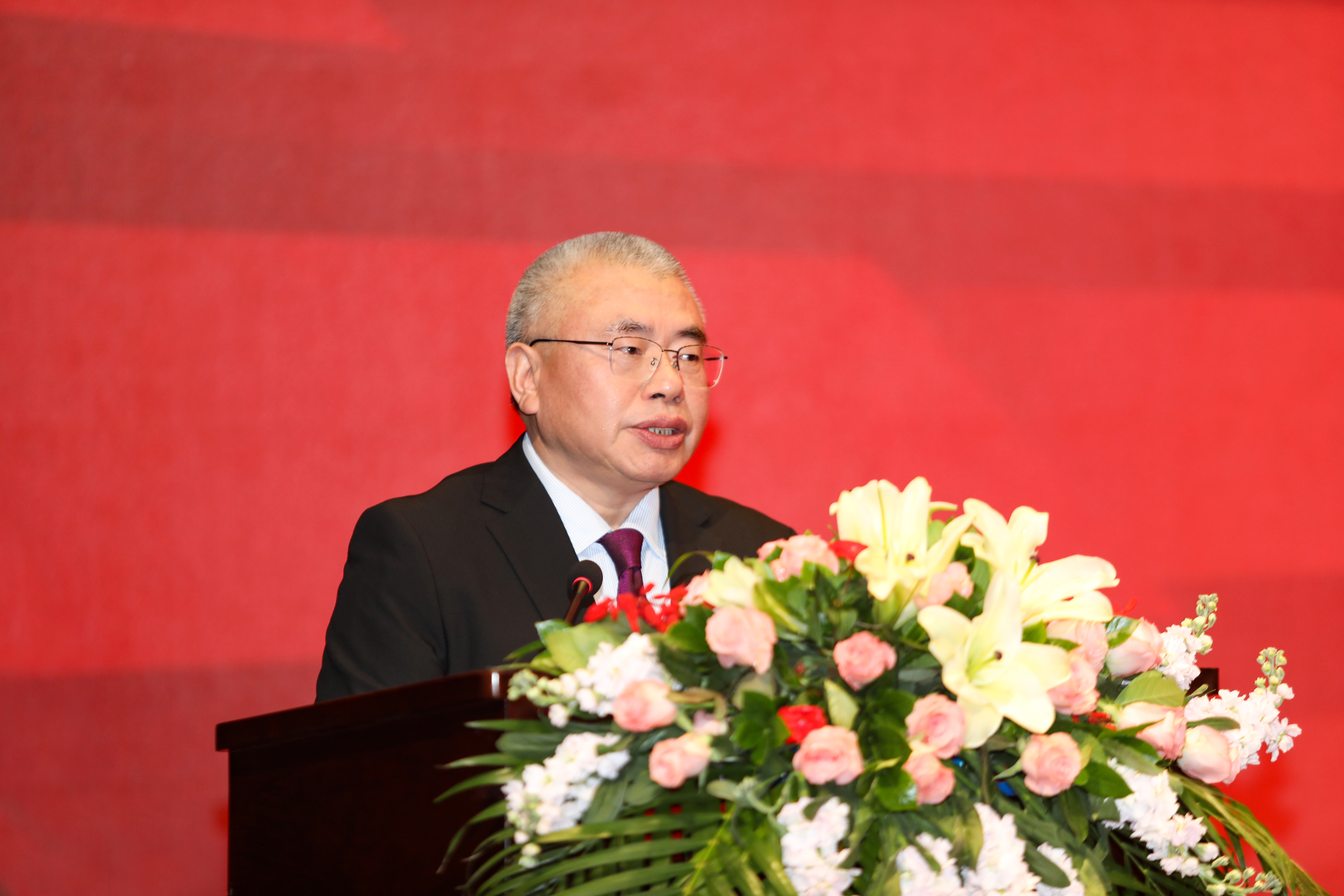 1.集團公司黨委書記、董事長、總經(jīng)理楊安國作大會致辭.JPG